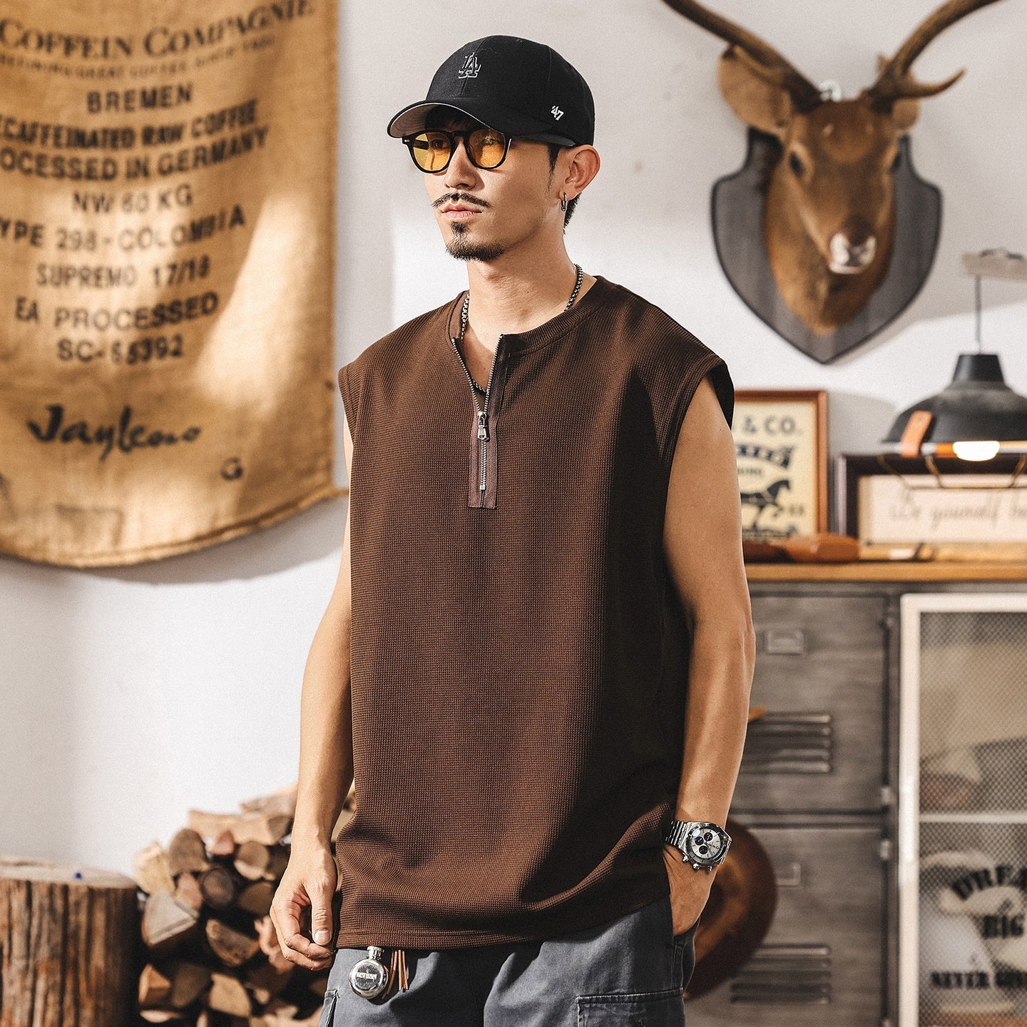 Camiseta masculina vintage com zíper, estilo esportivo e folgada, com textura waffle.