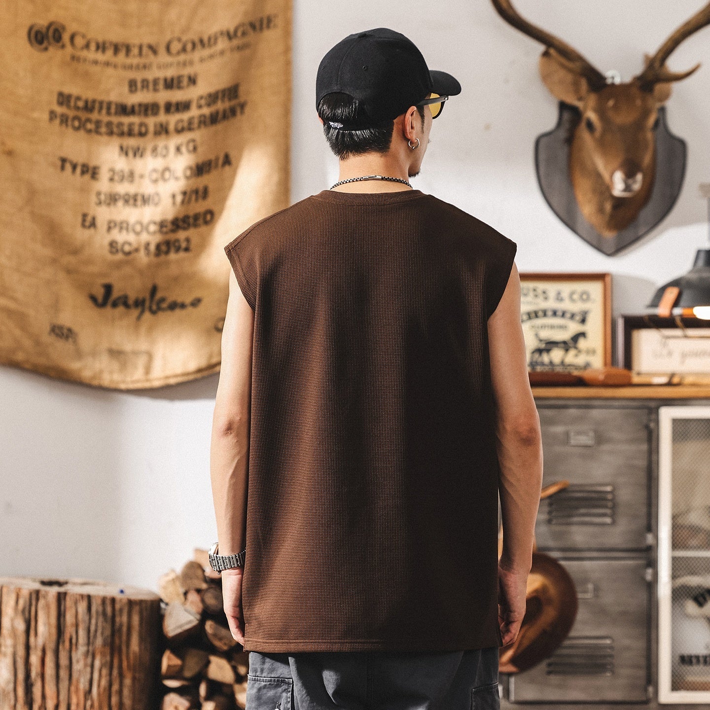 Camiseta masculina vintage com zíper, estilo esportivo e folgada, com textura waffle.