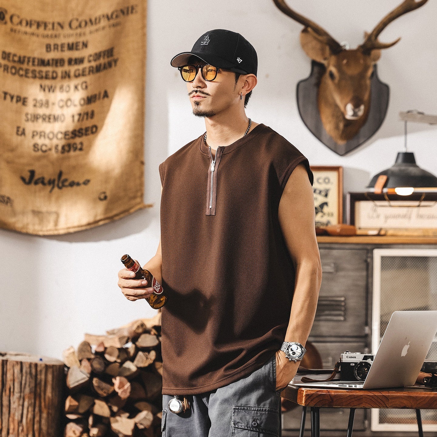 Camiseta masculina vintage com zíper, estilo esportivo e folgada, com textura waffle.